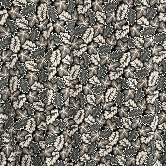 green and tan leaf 3/4 sleeve top - Picture 4 of 4